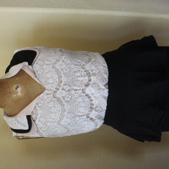 Lace & Chiffon Sleeveless Top - Picture 6 of 6
